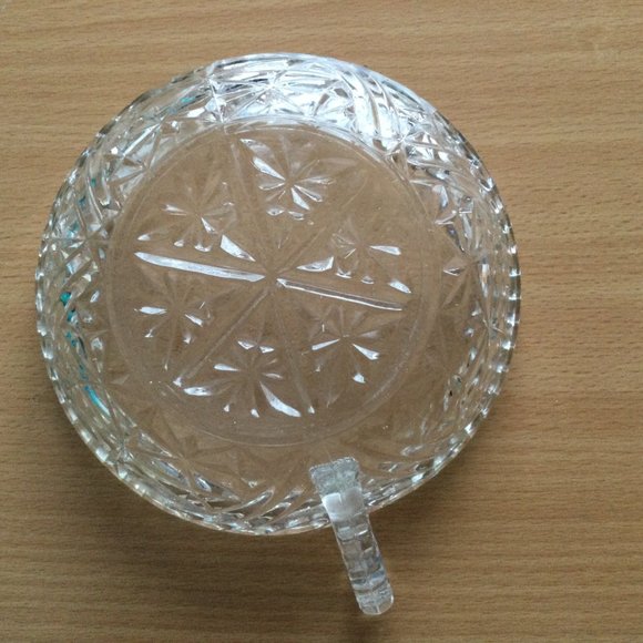 Vintage glass bowl plate with handle floral design - Picture 4 of 4